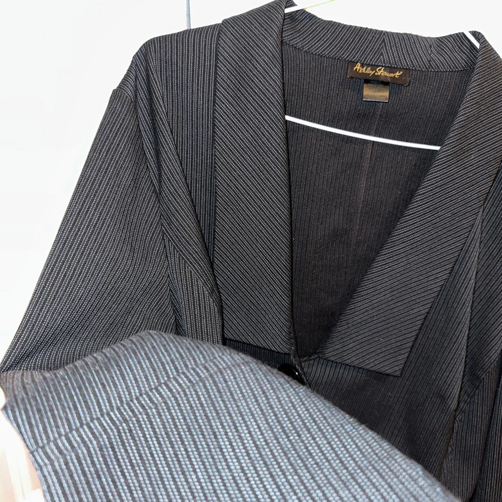 Suit - Picture 2 of 4